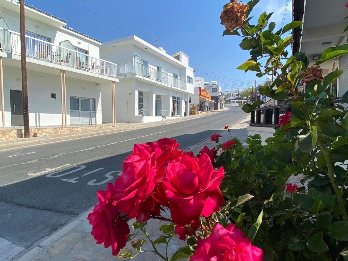 Ellenapa Apts & Апартаменты